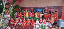 Tập thể lớp A5 chụp ảnh kỷ niệm ngày tết cổ truyền