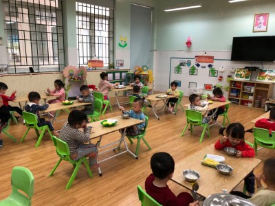 Bữa ăn đầu tiên của các con sau thời gian dài nghỉ học