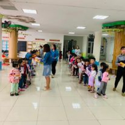 Các con chuẩn bị khám sức khoẻ