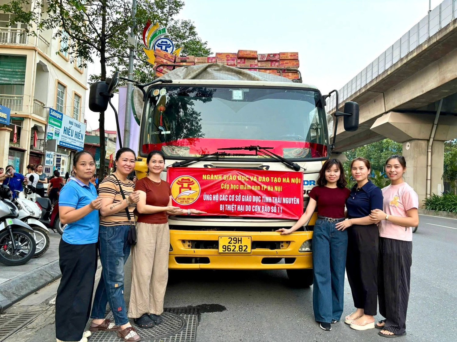 TRƯỜNG MẦM NON HÀNG ĐÀO – HƯỚNG VỀ ĐỒNG BÀO VÙNG LŨ