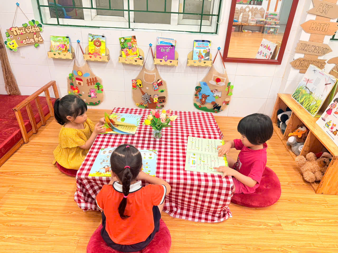 PHÁT ĐỘNG: “TẶNG MỘT CUỐN SÁCH – LAN TỎA TRI THỨC”